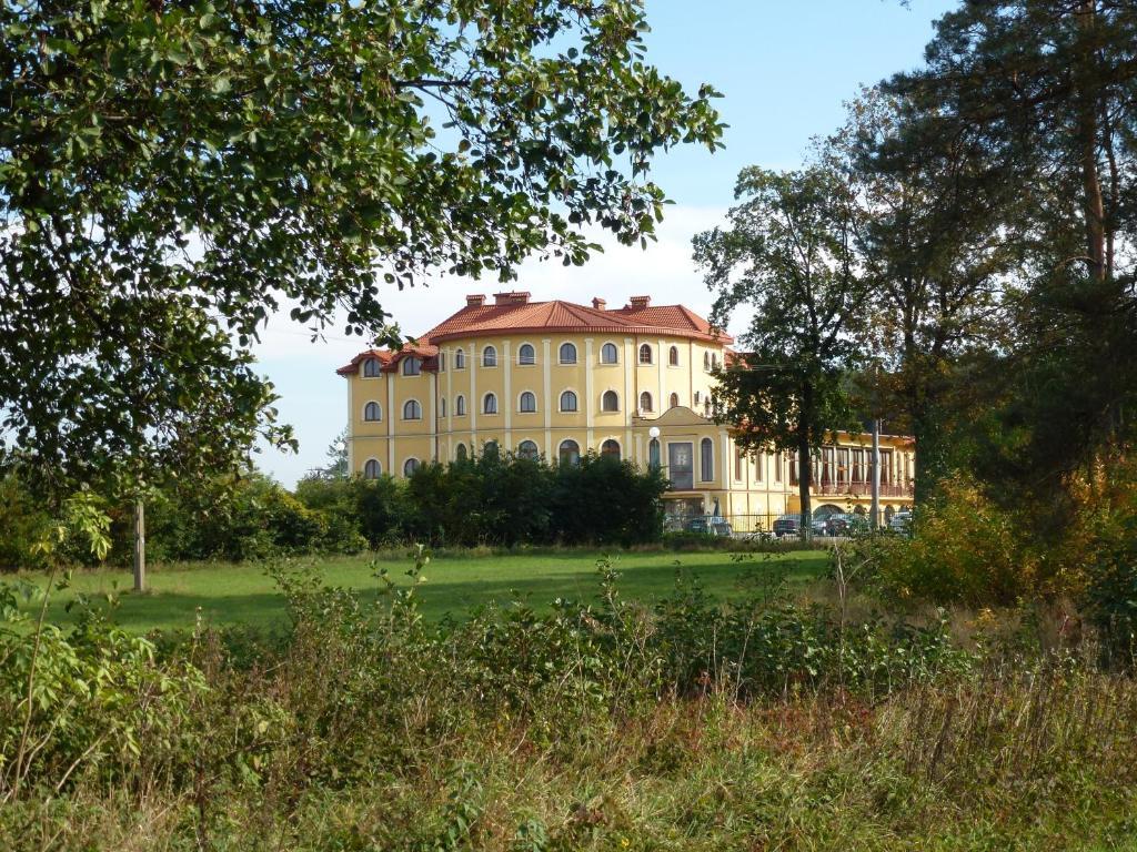 Hotel Krolewski Janów Lubelski Extérieur photo