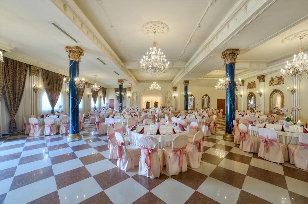 Hotel Krolewski Janów Lubelski Extérieur photo