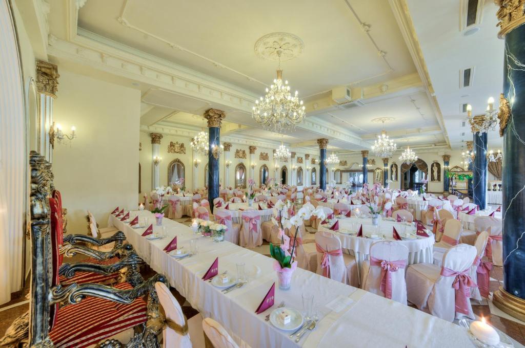 Hotel Krolewski Janów Lubelski Extérieur photo