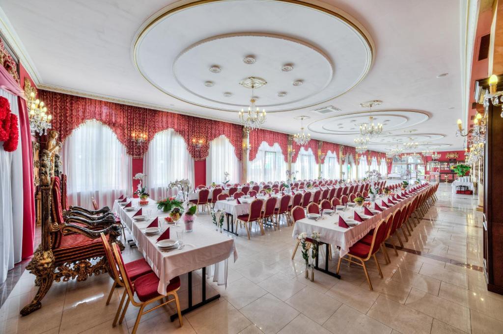 Hotel Krolewski Janów Lubelski Extérieur photo