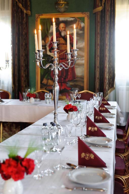 Hotel Krolewski Janów Lubelski Extérieur photo