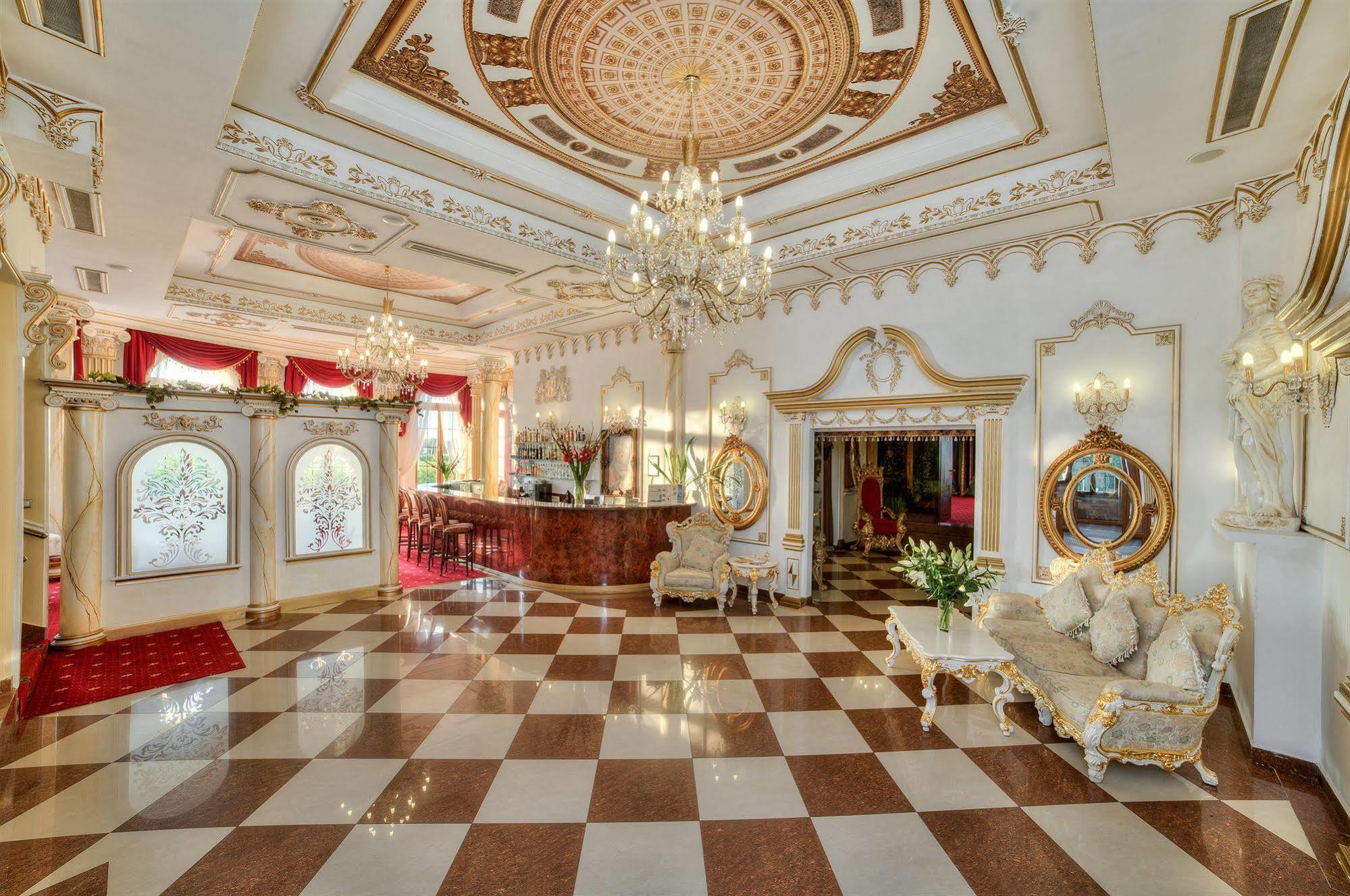 Hotel Krolewski Janów Lubelski Extérieur photo
